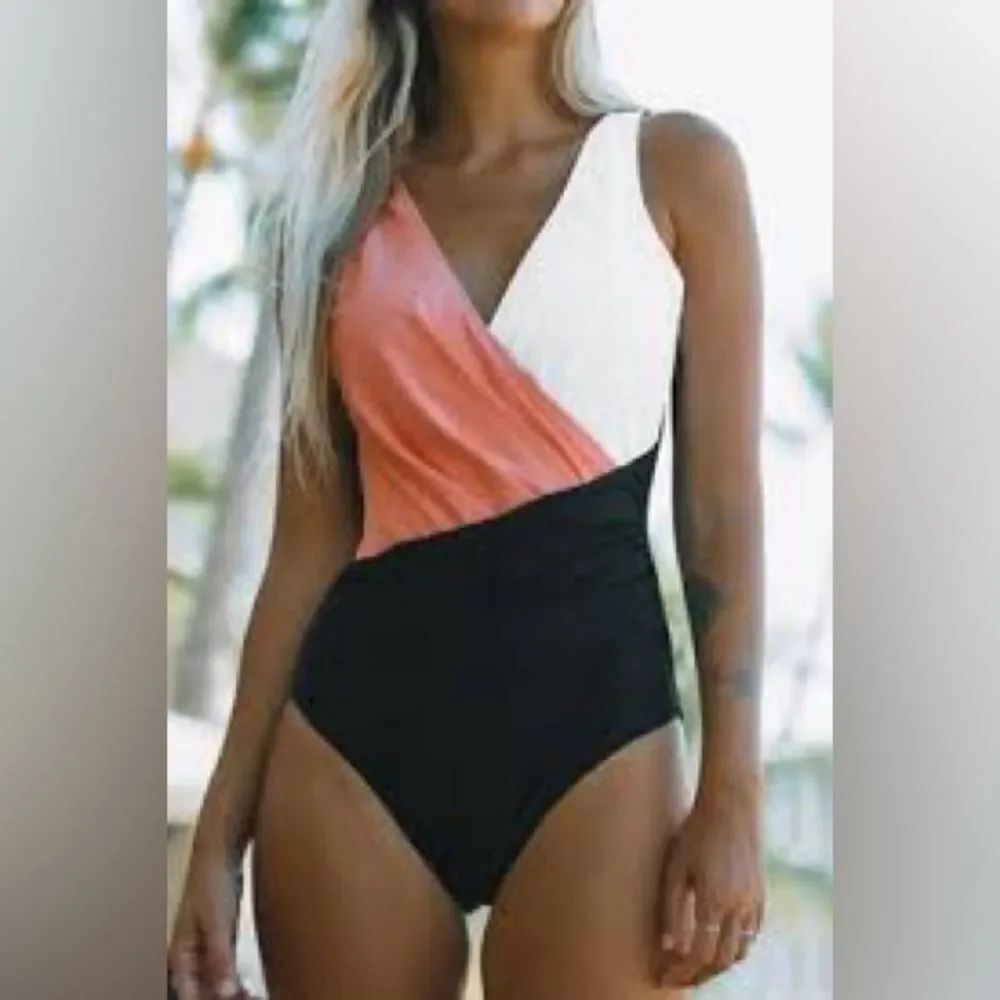 Like new! Cupshe Sz L Color Block U back 1Pc Swimsuit